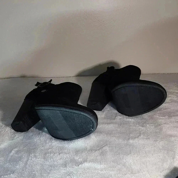 Daisy Fuentes heeled booties NWOB - Picture 7 of 7